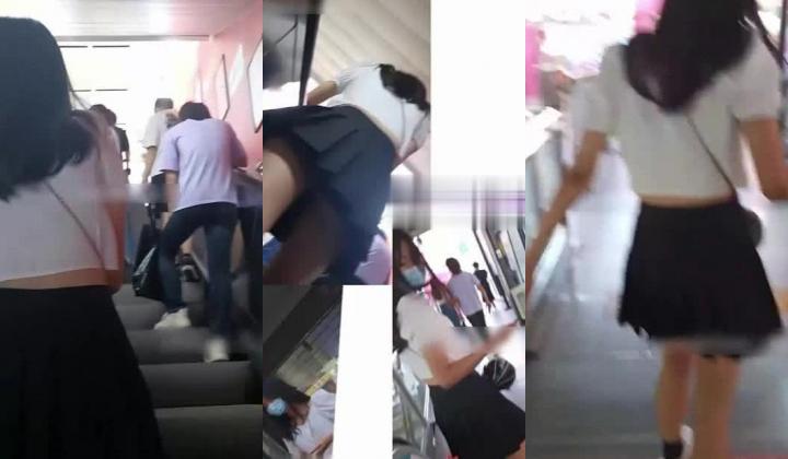 街射【辽宁色魔】地铁口尾随掏出鸡巴 射精在小姐姐身