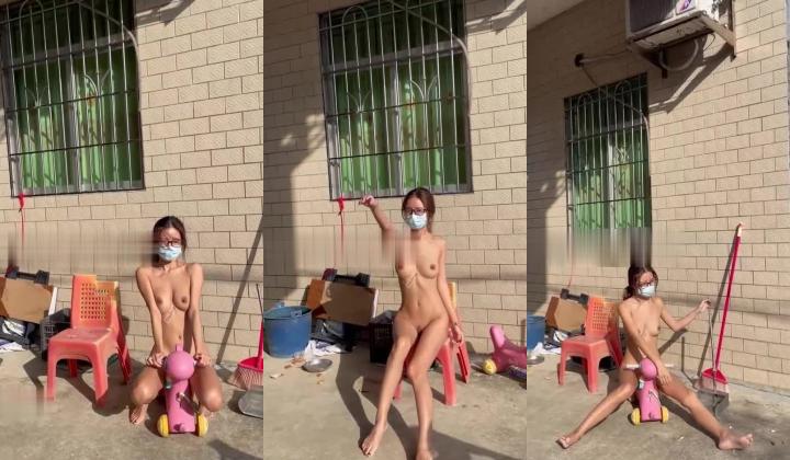 出道即巅峰，新手露出界天花板苗条女神tomm毫无底线农家院景区专卖店露出完结，协同闺蜜下乡裸体采