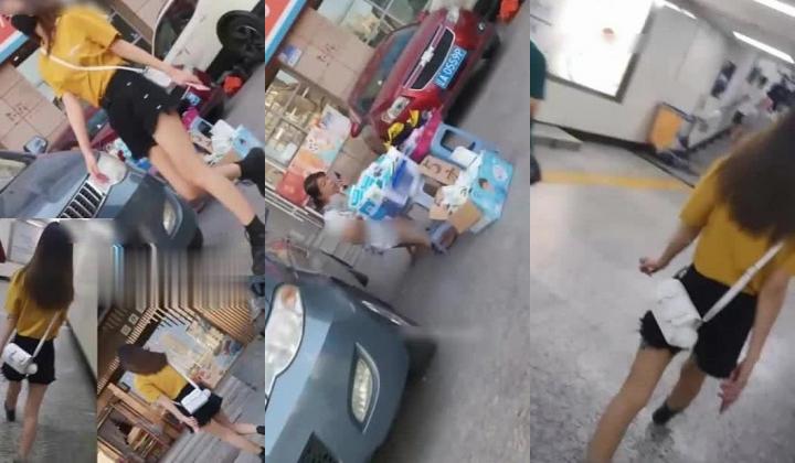 街射【辽宁色魔】地铁口尾随掏出鸡巴 射精在小姐姐身