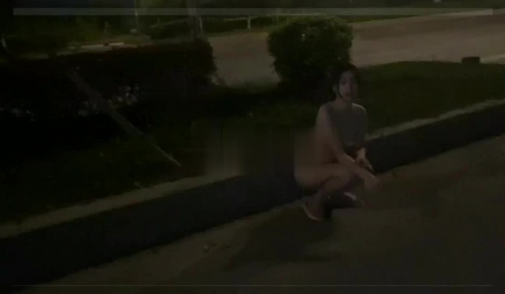 ️广东珠海夫妻情趣交流群重磅流出嫩妻母狗欢欢全裸露出酒店3P无套三通