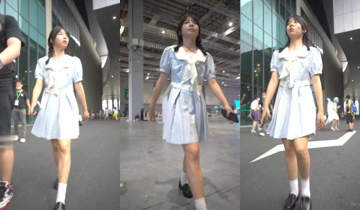 YC商场系列：外表高冷实则闷骚麻花辫靓妹透明爱心粉内裤全是毛