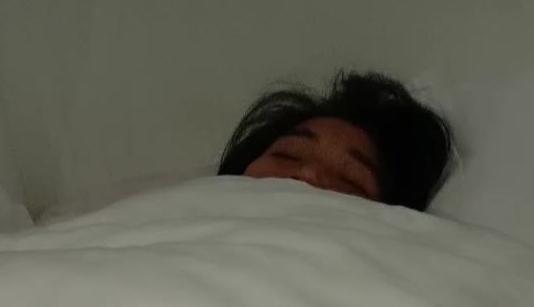 灌醉一起出差的女同事 【初尝禁果】抠穴看分泌物 躺平沉沉睡去 鲍鱼粉嫩 紧张刺激 插入一直喘息