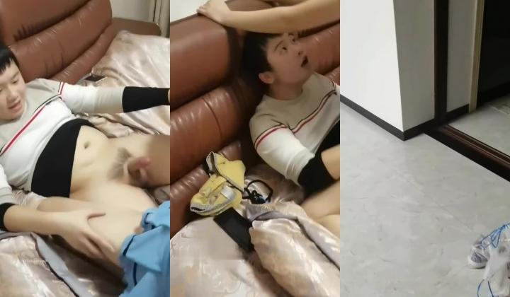 ️广东珠海夫妻情趣交流群重磅流出嫩妻母狗欢欢全裸露出酒店3P无套三通