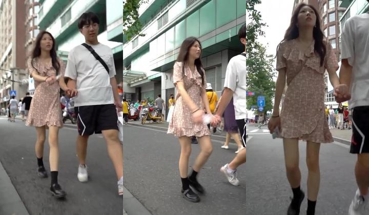 YC商场偷拍一路带笑粉裙长腿校花妹微透白内勒出穴缝和黑森林
