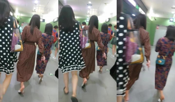CD大师地铁超市贴身高清特写超多漂亮小姐姐的裙底春色亮点太多不穿内裤毛茸茸的鲍鱼T内情趣内