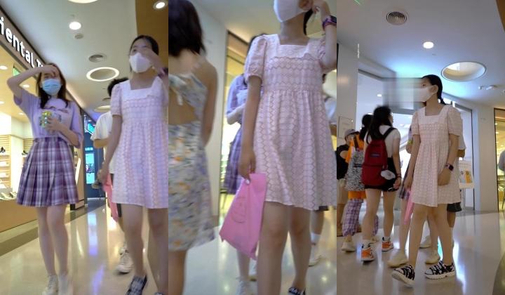 YC商场系列：两个如花小女神一个粉内湿痕透毛另一个草莓内漏毛