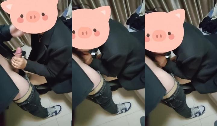 推特极品人形小母狗【Cc重制版】绝版福利，花式调教露出肛塞口交M腿狗链吃烟灰喝尿