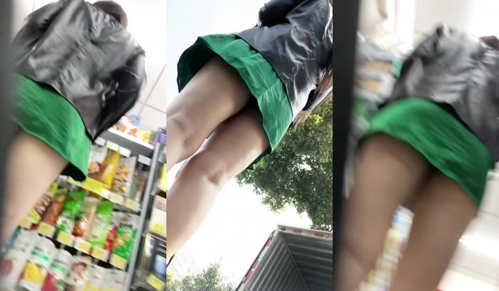 最新售价110元作品 ️超市尾随CD极品无内美女！屁股坐镜头！BB毛刮的很干净