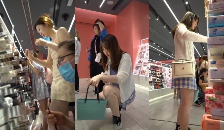 名门夜宴CD系列商场尾随偷拍两个时尚美女裙底风光包臀裙美女超细丁字裤！两侧露出黑逼