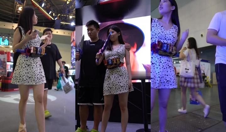 YC商场系列：手游展不穿内裤小骚妹鲜嫩丰满的穴肉紧闭着看射了