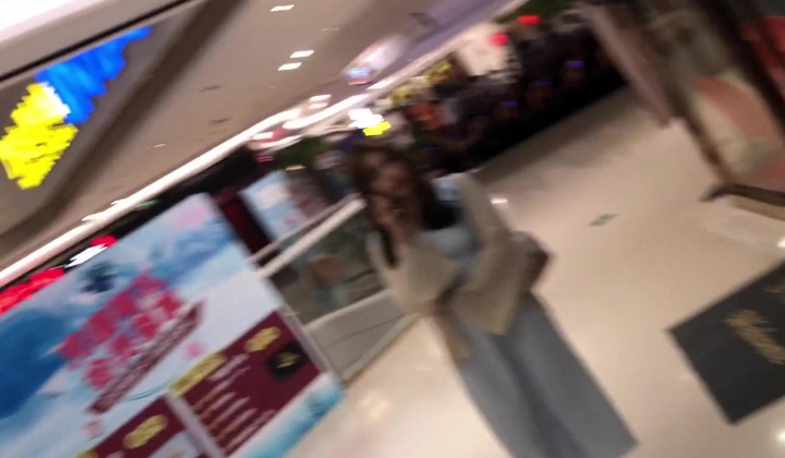 CD大师地铁超市贴身高清特写超多漂亮小姐姐的裙底春色亮点太多不穿内裤毛茸茸的鲍鱼T内情趣内