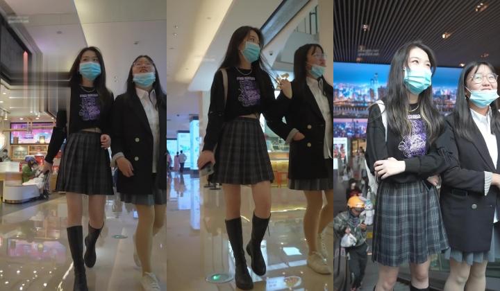 大神商场尾随偷拍美女裙底风光 ️两个学妹jk配长靴..性感蕾丝窄内露毛..逼痕迹超明显