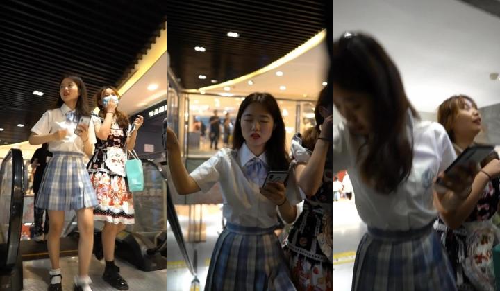 YC商场穿jk制服装小女神 ️透气蕾丝浅绿内中间湿了一大块