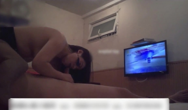 普通话对白洗浴桑拿会所嫖妓经验丰富的轻熟女穿上丝袜制服玩