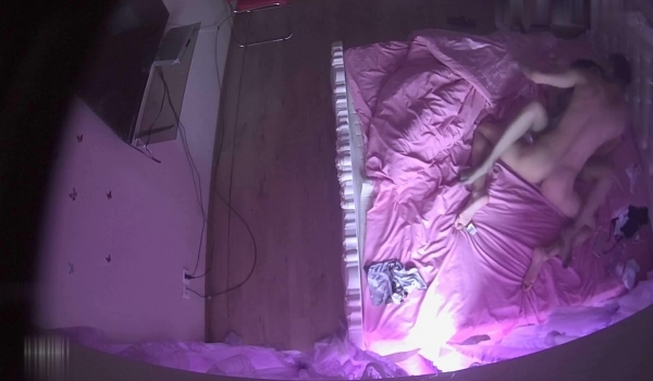 情趣旅馆偷拍身材不错的女女和男友做爱