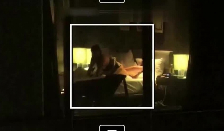 【五星级酒店窗外偷拍】，中年骚妇上位骑乘很有节奏感，都是高质量人群，实时真实满足偷窥欲