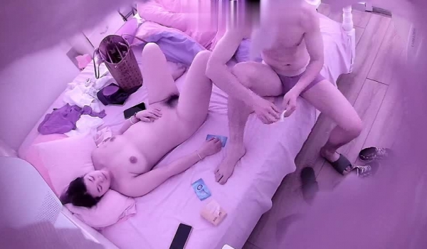 最新酒店高画质偷拍！大家闺秀 长相清秀的婴儿肥妹子和男友，白皙的大屁股大奶子，被男友操到起飞，爽