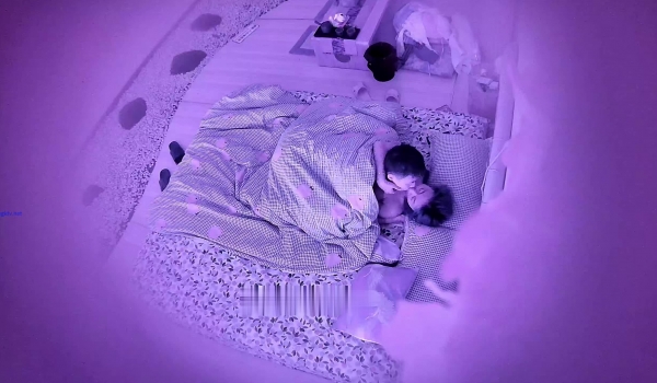 酒店偷拍 校花美女与舔逼狂魔男友的极限拉扯草完闻闻避孕套里精子的味道