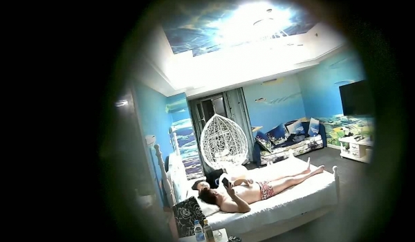 【酒店偷拍甄选】海洋主题套房 美团外卖小哥干美乳女友 没有点过硬的床上功夫别招惹性瘾强的女人