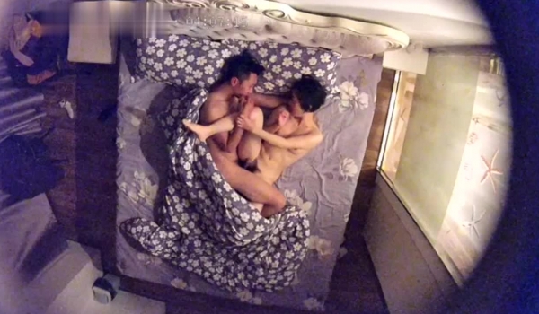 新鲜出炉酒店偷拍 ️老哥深夜约炮留守良家少妇尝试各种姿势让她爽