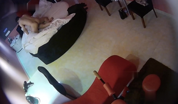 最新流出酒店专业炮房偷拍 ️ 短发少妇偷情被男主各种舔逼